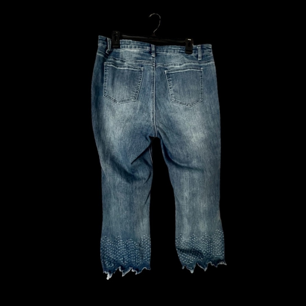 BACCINI Cropped Ankle Jeans with Ruffled Distressed Hem. Size 12 Inseam 25” - Picture 6 of 14